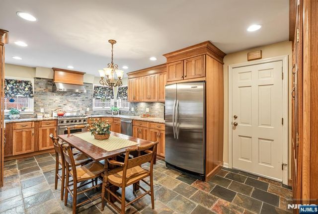 37 Van Dyke Drive, Ho-ho-kus, NJ 07423
