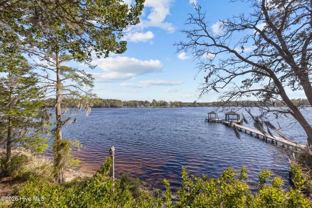 211 Wilson Point Road, Trent Woods, NC 28562