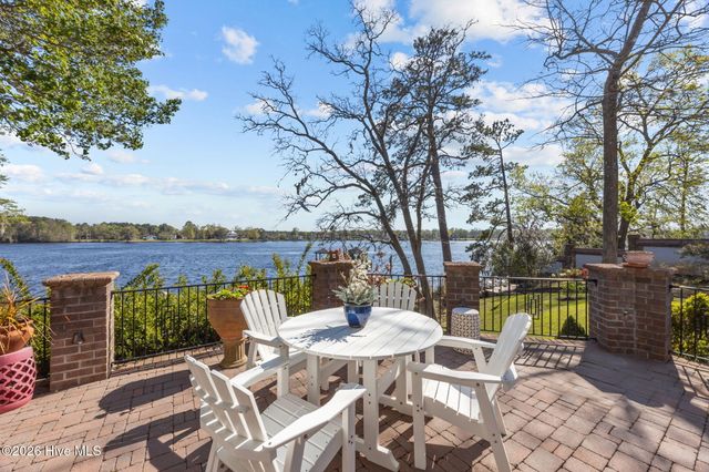 211 Wilson Point Road, Trent Woods, NC 28562