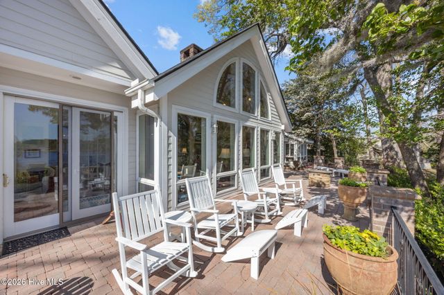 211 Wilson Point Road, Trent Woods, NC 28562