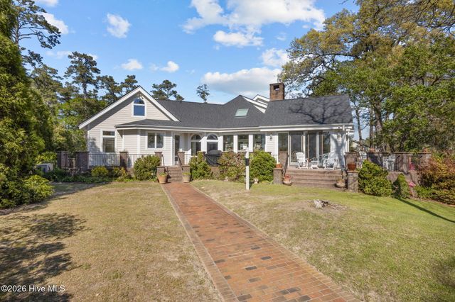 211 Wilson Point Road, Trent Woods, NC 28562