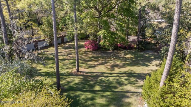 211 Wilson Point Road, Trent Woods, NC 28562