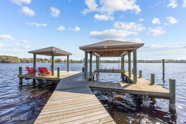 211 Wilson Point Road, Trent Woods, NC 28562