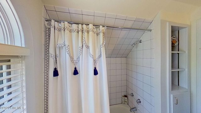 211 Wilson Point Road, Trent Woods, NC 28562