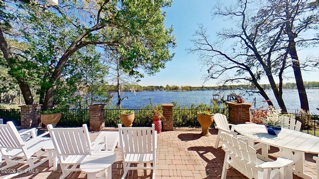 211 Wilson Point Road, Trent Woods, NC 28562