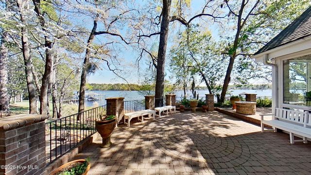 211 Wilson Point Road, Trent Woods, NC 28562