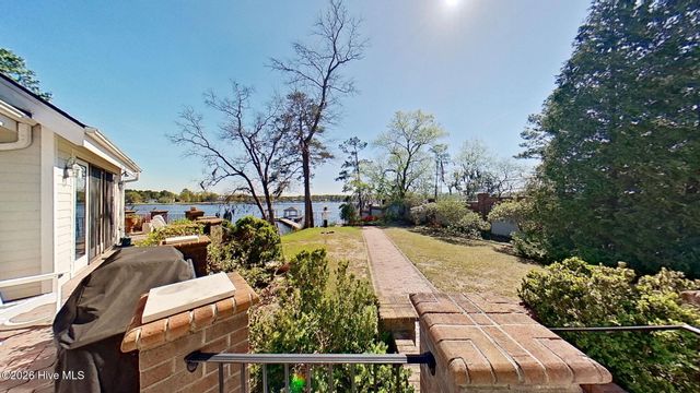 211 Wilson Point Road, Trent Woods, NC 28562