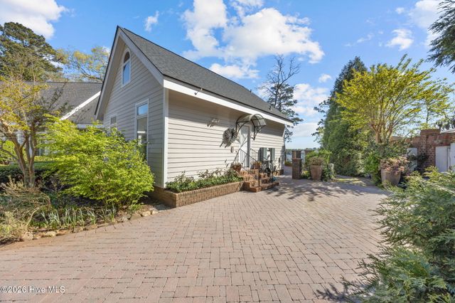 211 Wilson Point Road, Trent Woods, NC 28562