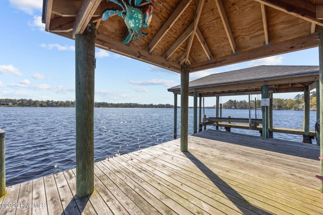 211 Wilson Point Road, Trent Woods, NC 28562