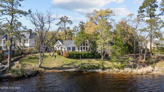 211 Wilson Point Road, Trent Woods, NC 28562