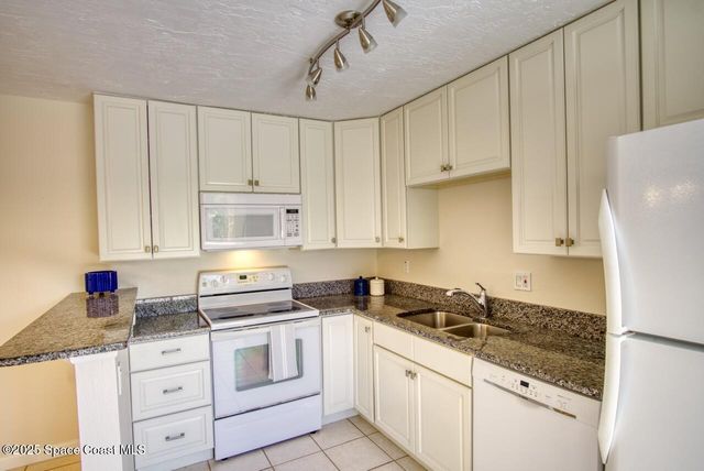 3711 Vista Oaks Circle NE, Palm Bay, FL 32905