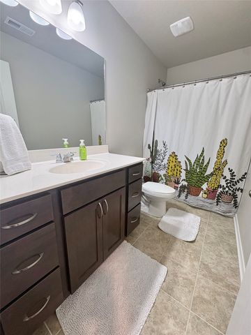 9773 Turnpoint Drive, West Des Moines, IA 50266