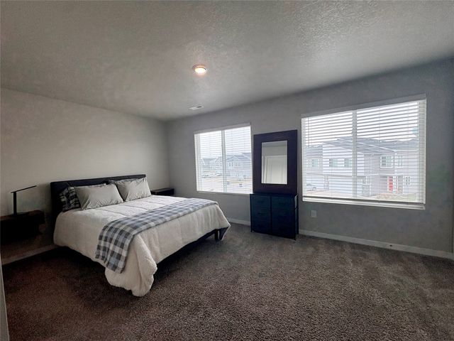 9773 Turnpoint Drive, West Des Moines, IA 50266