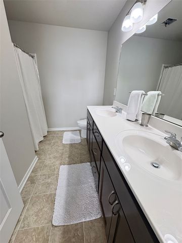 9773 Turnpoint Drive, West Des Moines, IA 50266