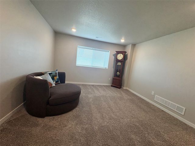 9773 Turnpoint Drive, West Des Moines, IA 50266