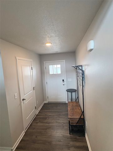 9773 Turnpoint Drive, West Des Moines, IA 50266