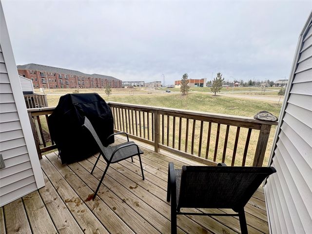 9773 Turnpoint Drive, West Des Moines, IA 50266