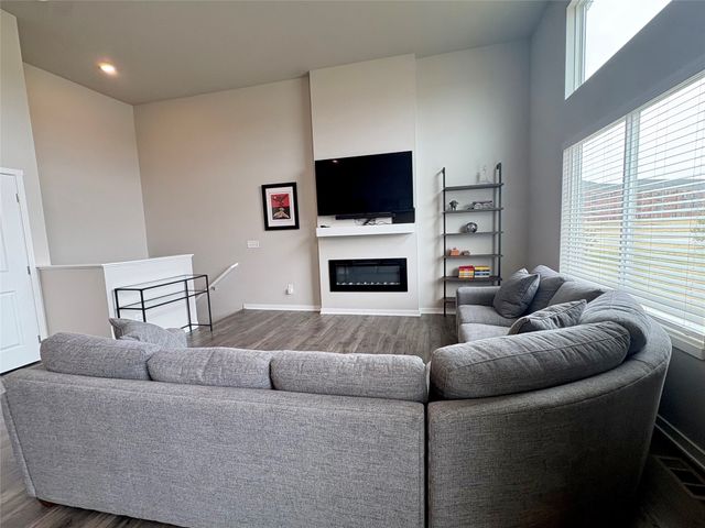 9773 Turnpoint Drive, West Des Moines, IA 50266