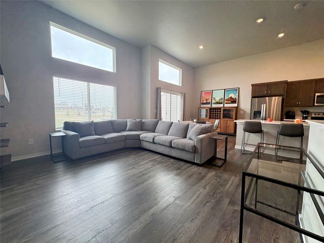 9773 Turnpoint Drive, West Des Moines, IA 50266