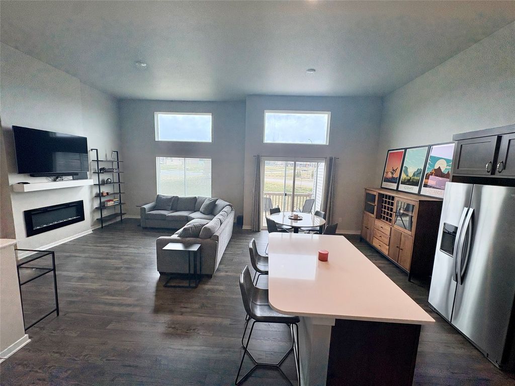 9773 Turnpoint Drive, West Des Moines, IA 50266