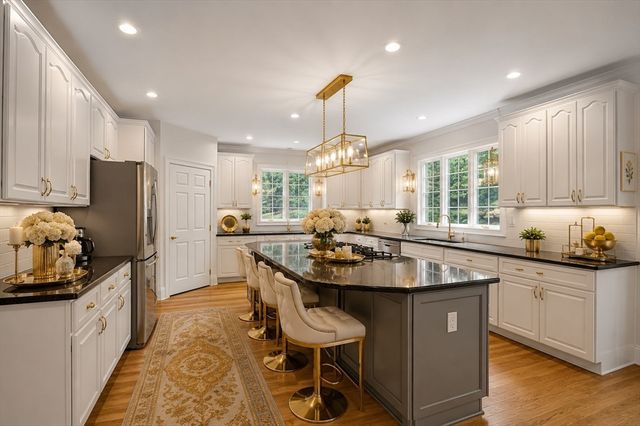 4 Summit Way, Hopkinton, MA 01748
