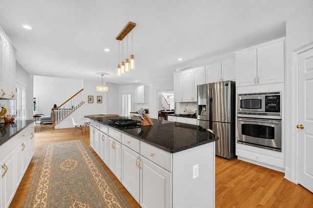 4 Summit Way, Hopkinton, MA 01748
