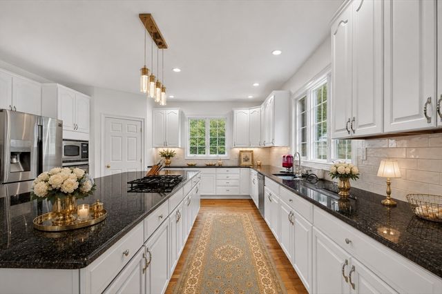 4 Summit Way, Hopkinton, MA 01748