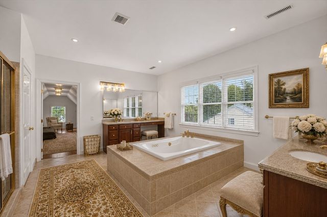 4 Summit Way, Hopkinton, MA 01748