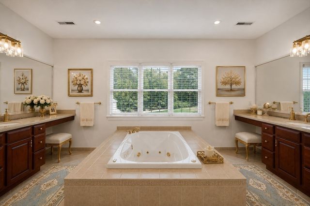 4 Summit Way, Hopkinton, MA 01748