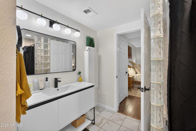 2623 N CARRIAGE Lane, Chandler, AZ 85224
