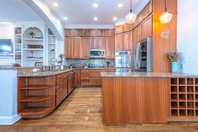 1072 ISLAND DR, Memphis, TN 38103