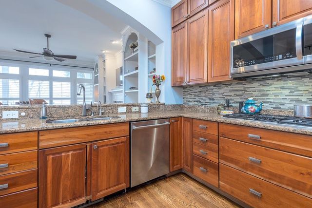 1072 ISLAND DR, Memphis, TN 38103