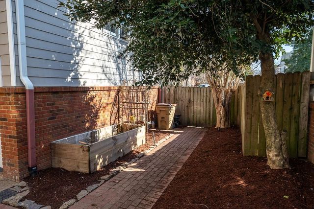 1072 ISLAND DR, Memphis, TN 38103