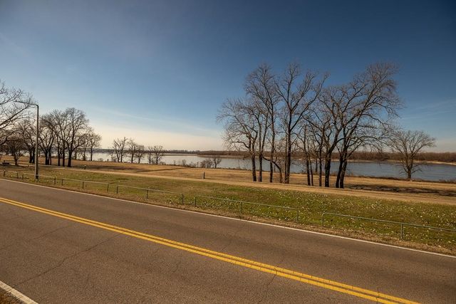 1072 ISLAND DR, Memphis, TN 38103