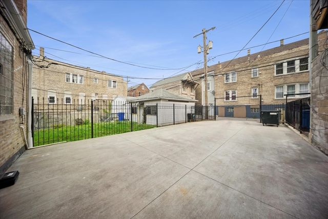 2702 W Cermak Road, Chicago, IL 60608