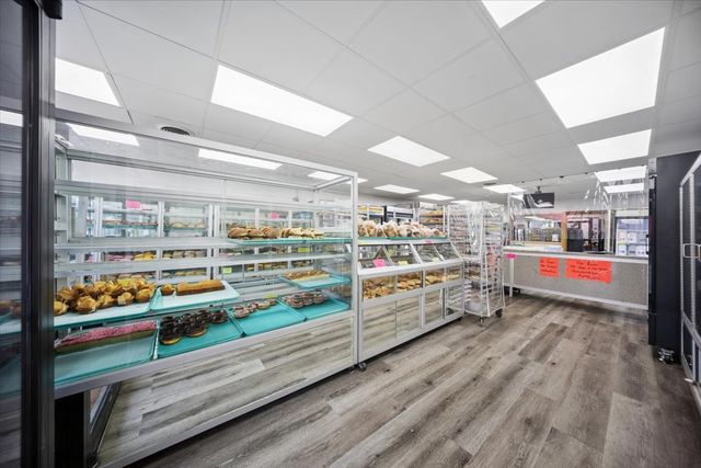 2702 W Cermak Road, Chicago, IL 60608