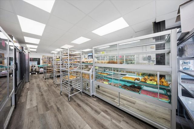 2702 W Cermak Road, Chicago, IL 60608