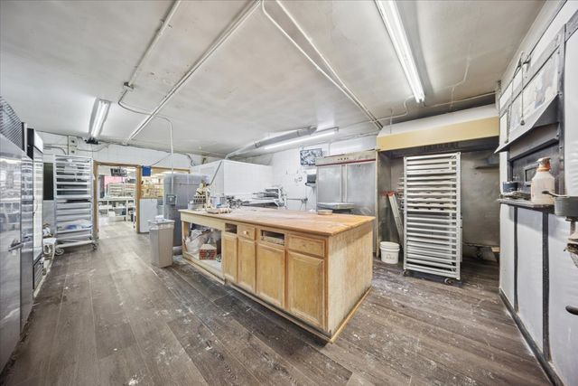 2702 W Cermak Road, Chicago, IL 60608