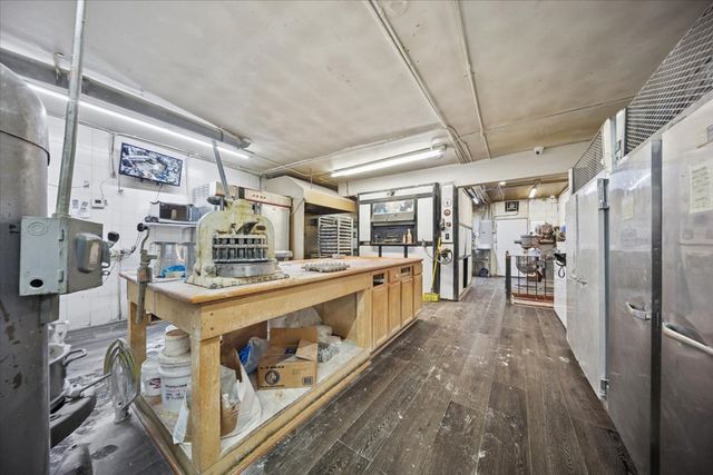 2702 W Cermak Road, Chicago, IL 60608