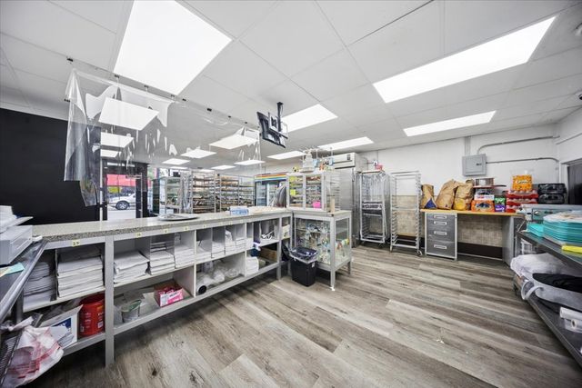 2702 W Cermak Road, Chicago, IL 60608