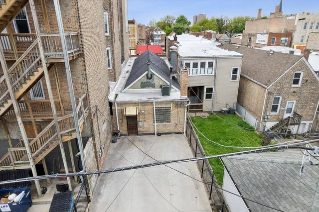 2702 W Cermak Road, Chicago, IL 60608