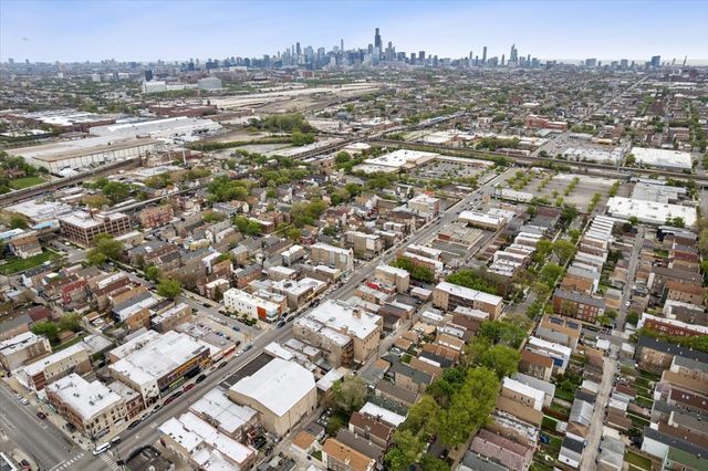 2702 W Cermak Road, Chicago, IL 60608