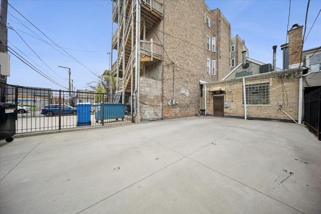 2702 W Cermak Road, Chicago, IL 60608