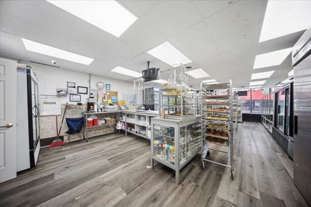 2702 W Cermak Road, Chicago, IL 60608