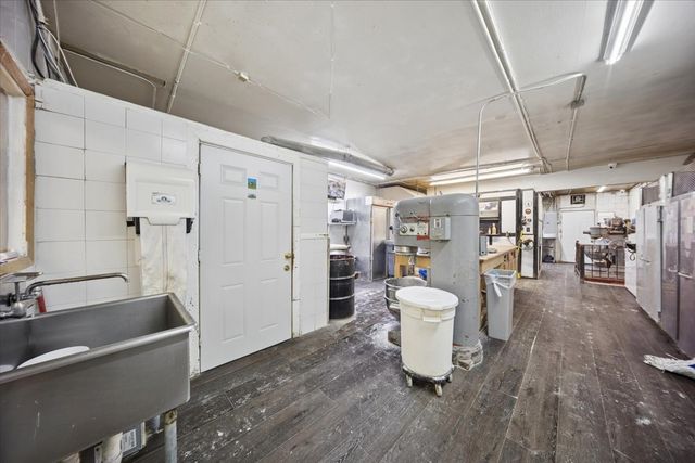 2702 W Cermak Road, Chicago, IL 60608
