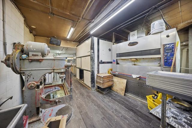 2702 W Cermak Road, Chicago, IL 60608