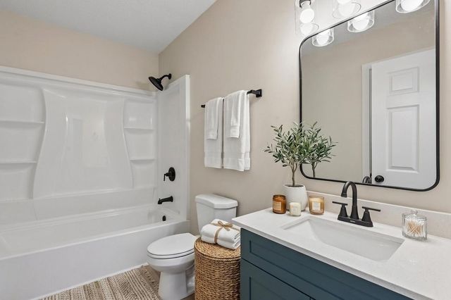 213 Creekside Dr, Clarksville, TN 37042
