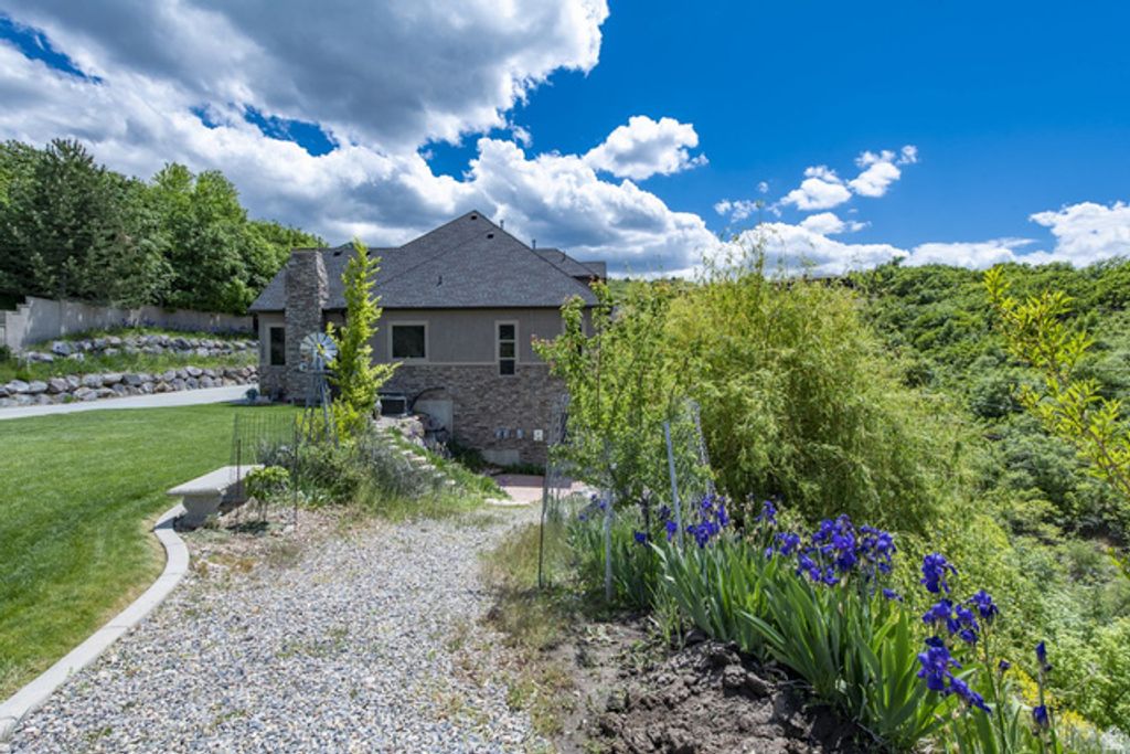 1776 S TEMPLE CT, Bountiful, UT 84010 — photo 4