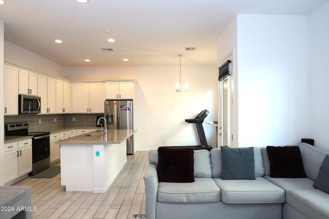 901 S SMITH Road 1059, Tempe, AZ 85281