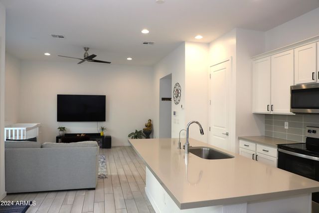 901 S SMITH Road 1059, Tempe, AZ 85281